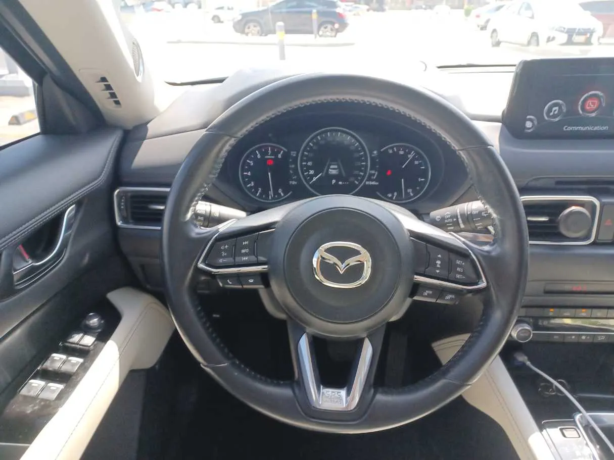 Car image 16