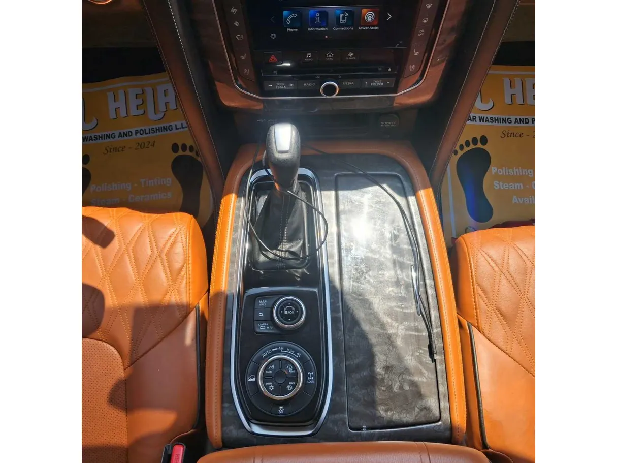 Car image 17