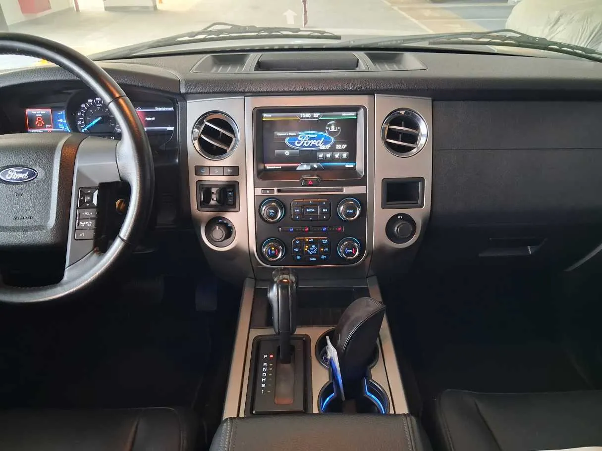 Car image 16