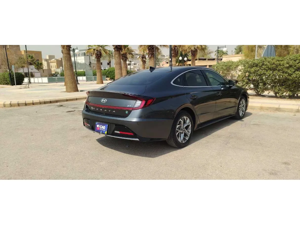 Car image 5