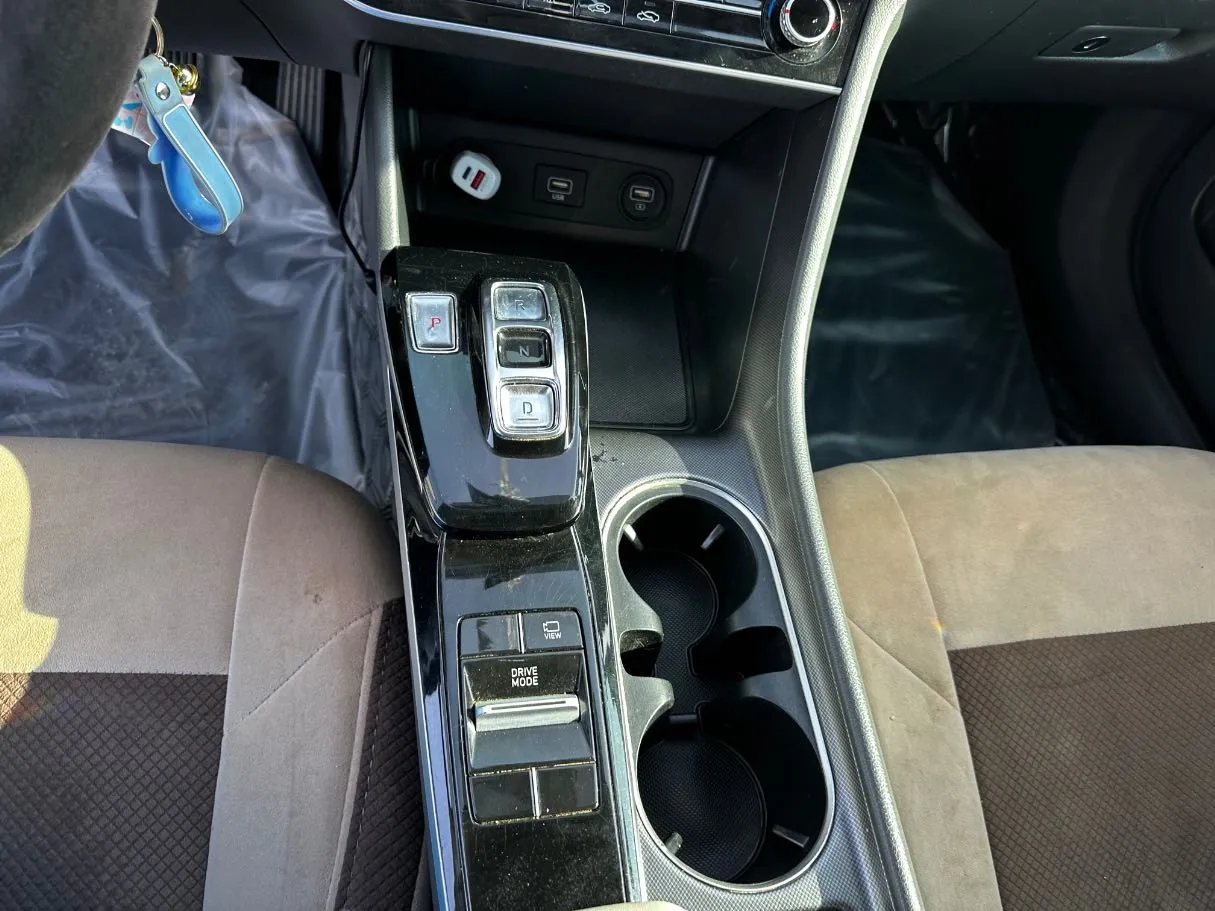 Car image 17