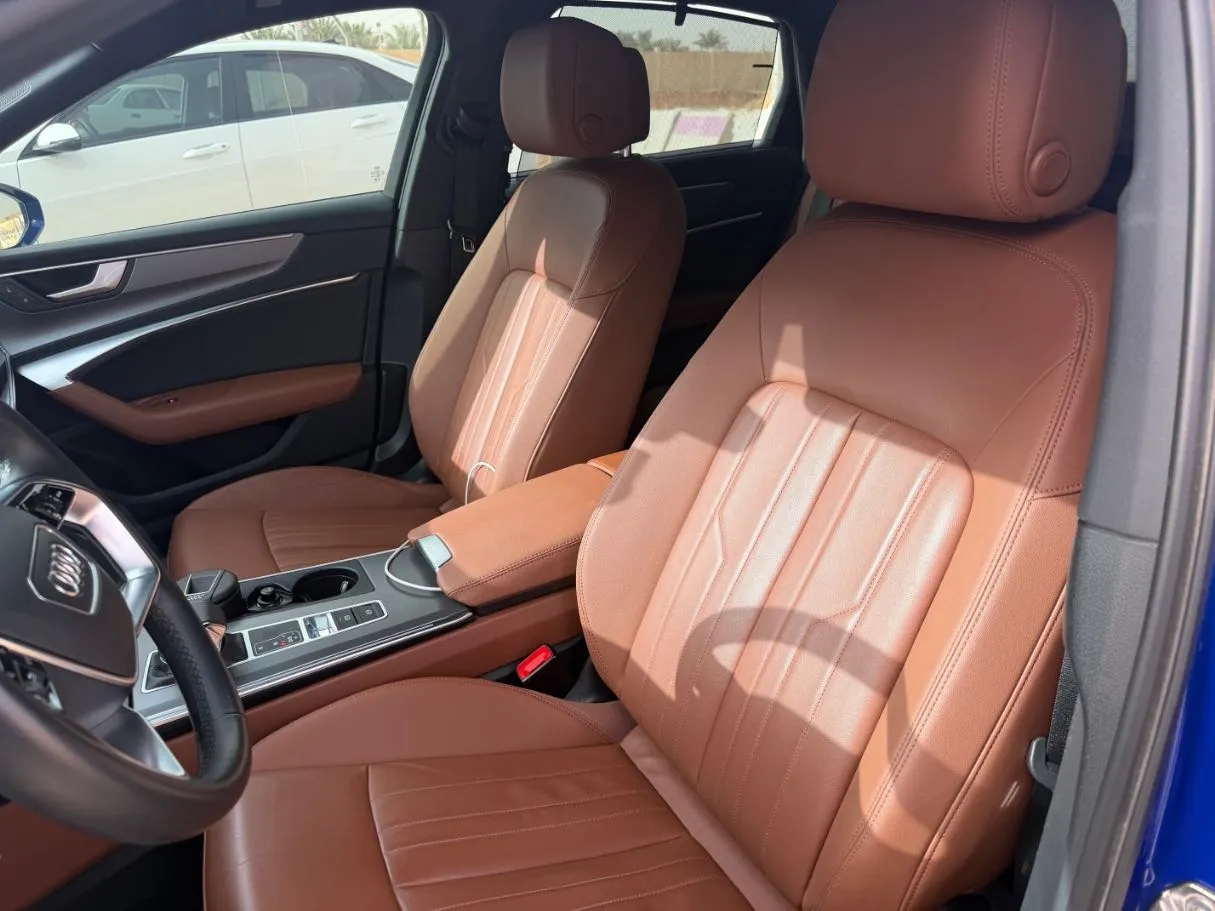 Car image 12