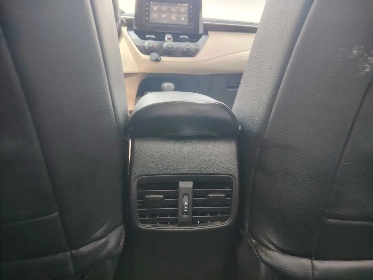 Car image 28
