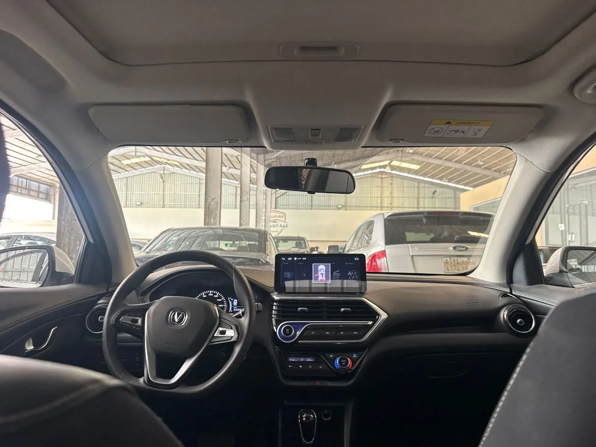 Car image 16