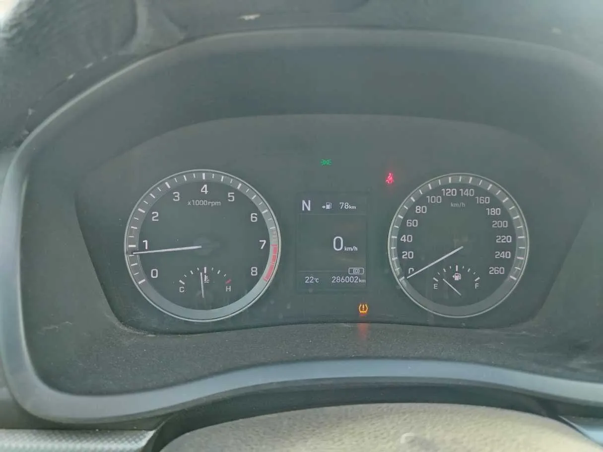 Car image 23