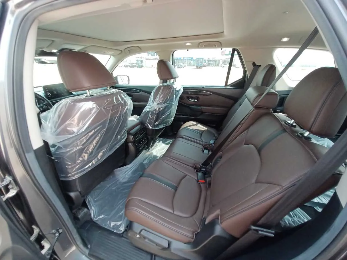 Car image 11
