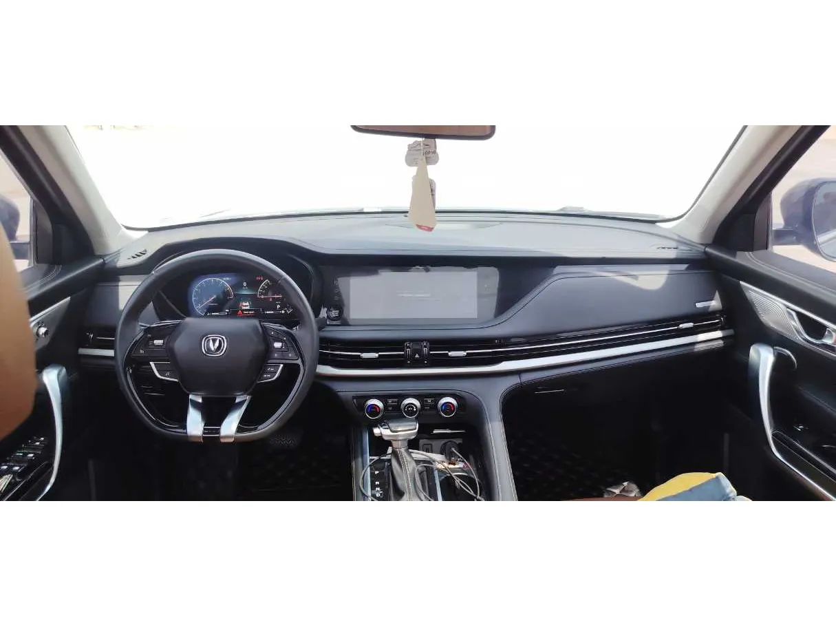 Car image 15