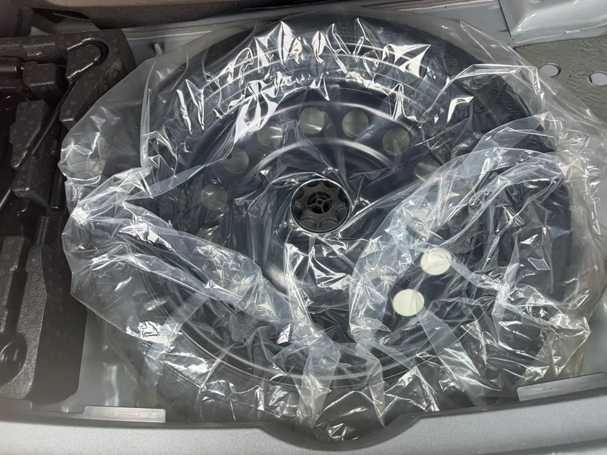 Car image 22