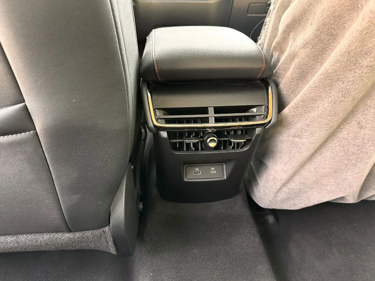 Car image 27
