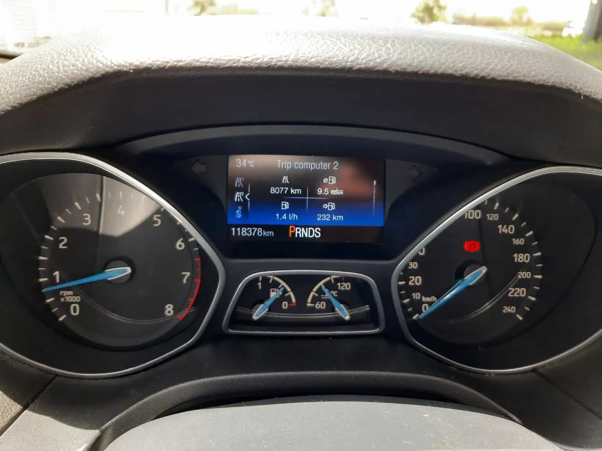 Car image 18