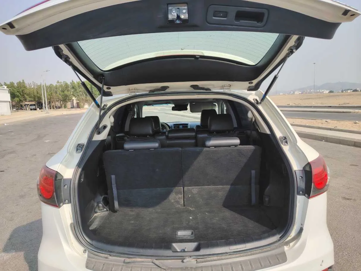 Car image 23