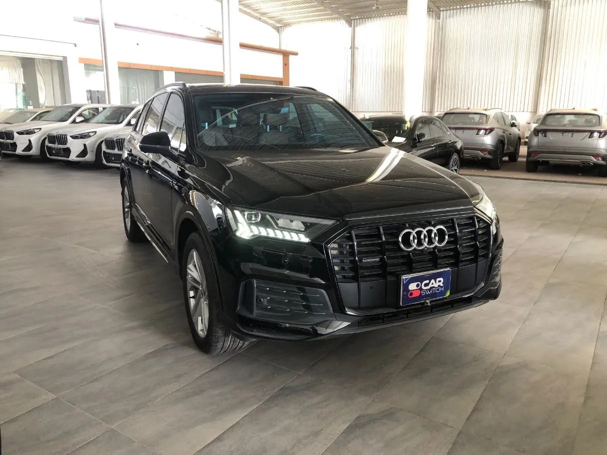 Car image 3