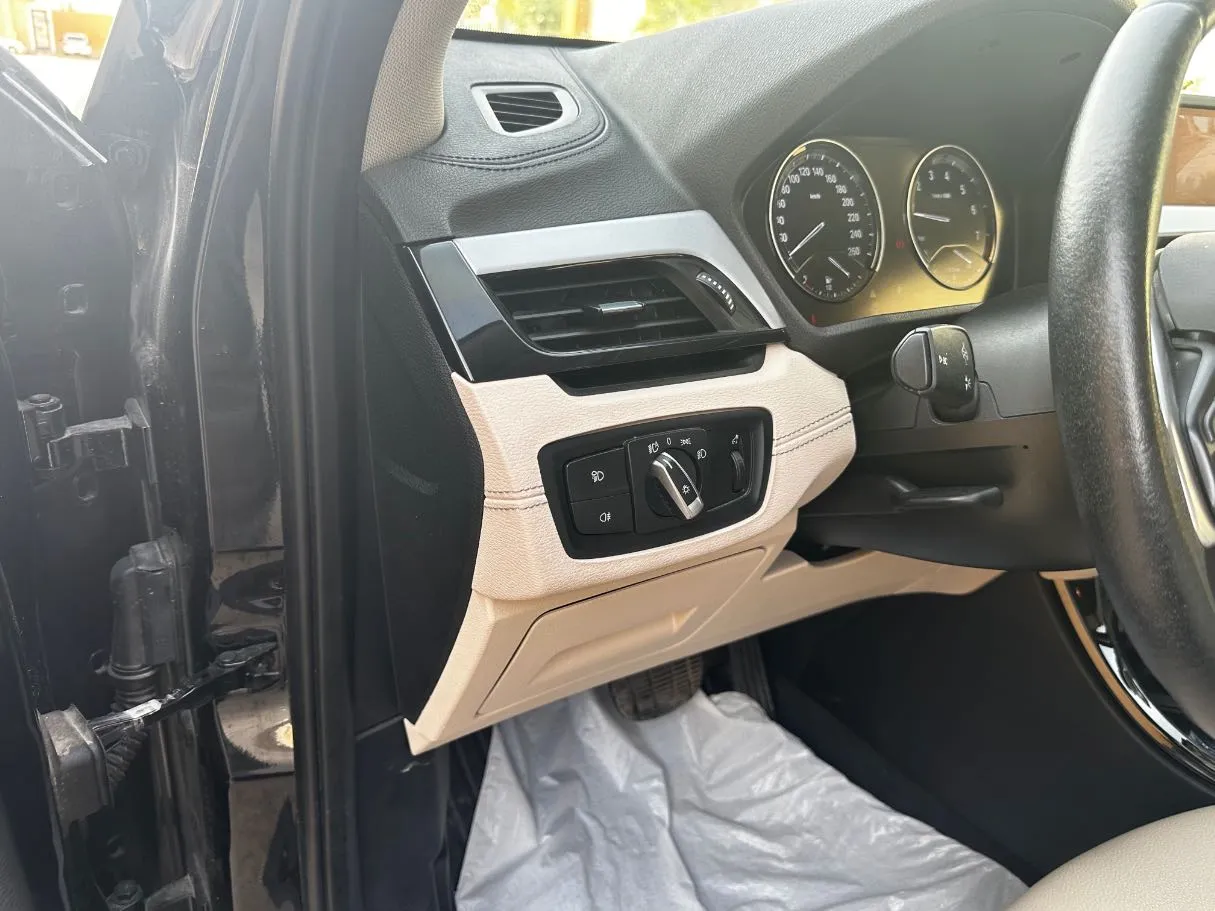 Car image 28