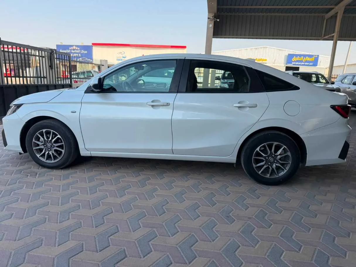 Car image 8