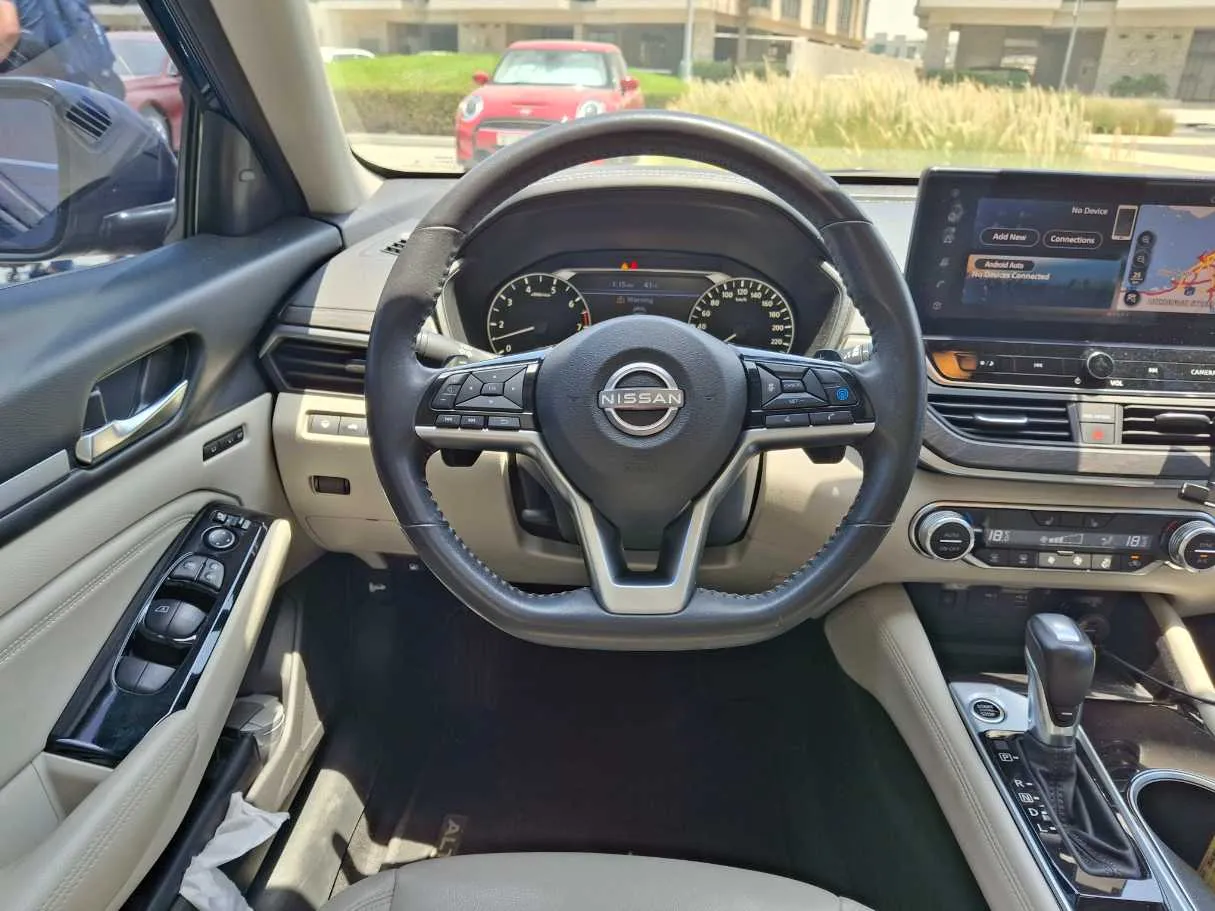 Car image 14