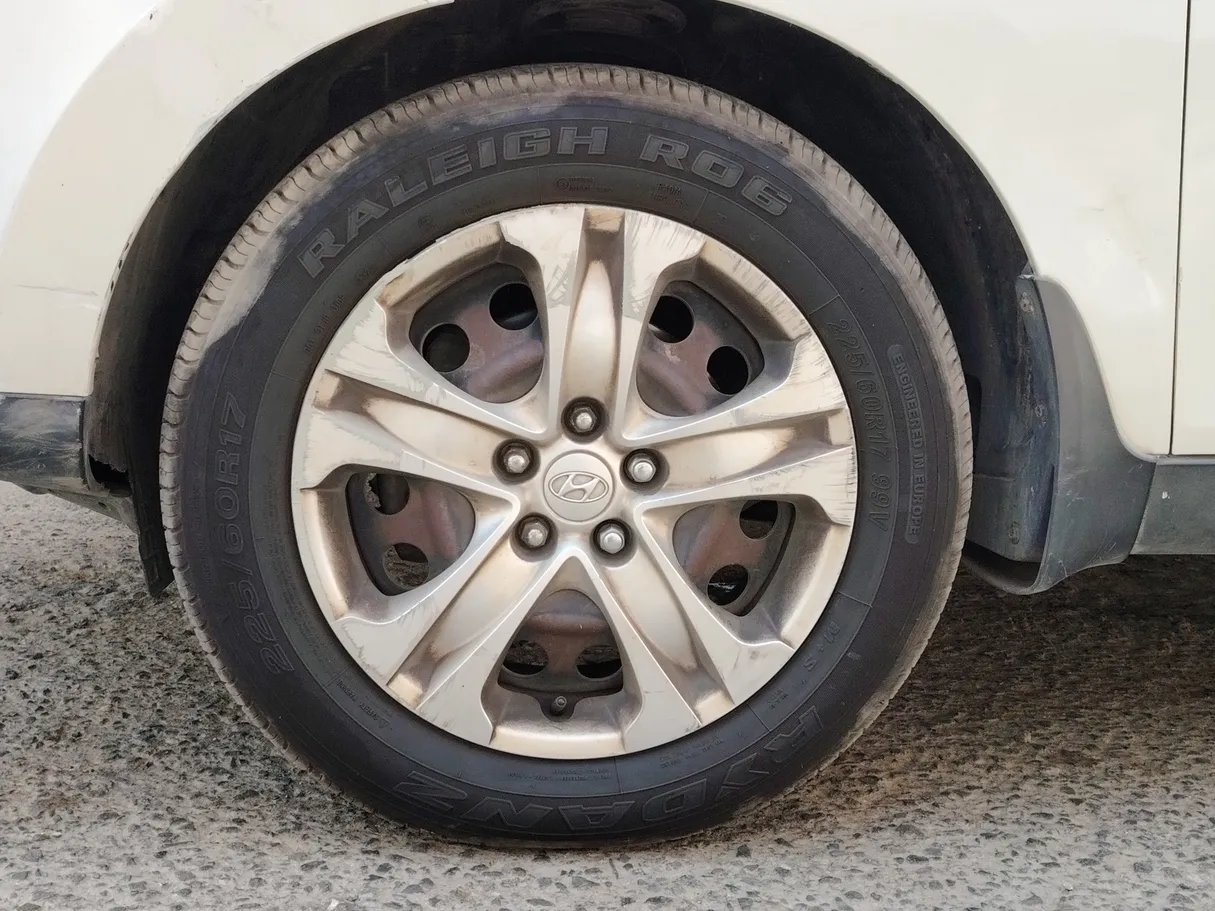 Car image 10