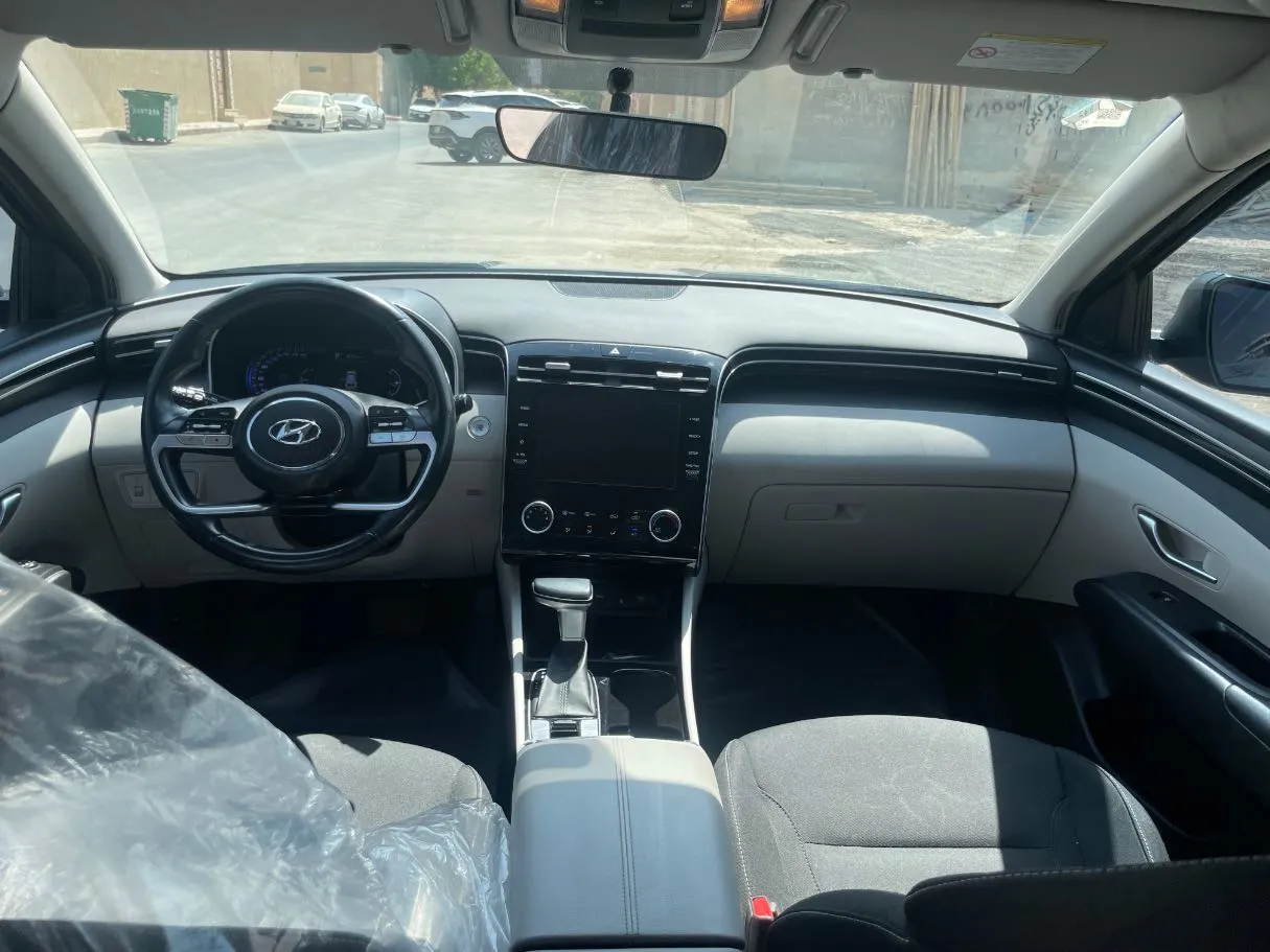 Car image 17