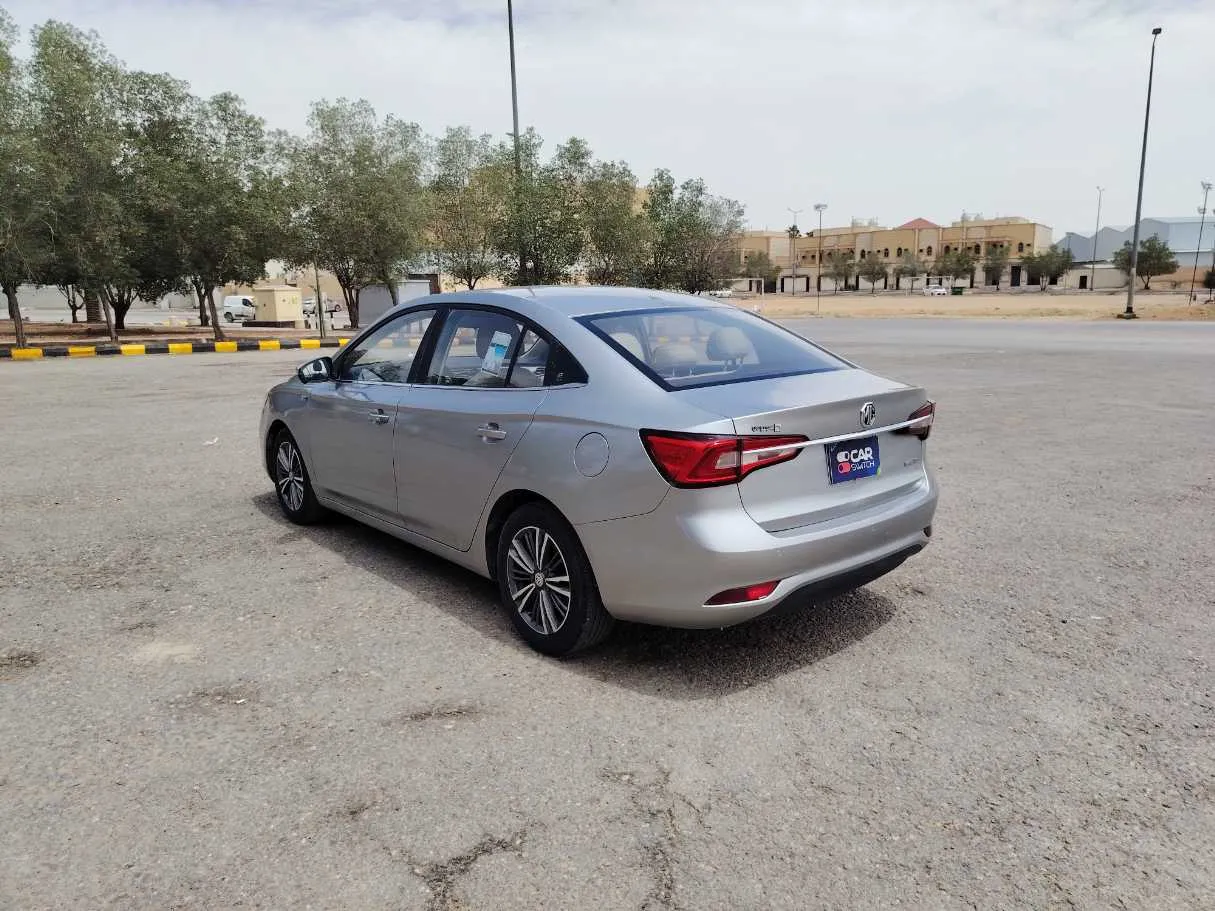 Car image 8