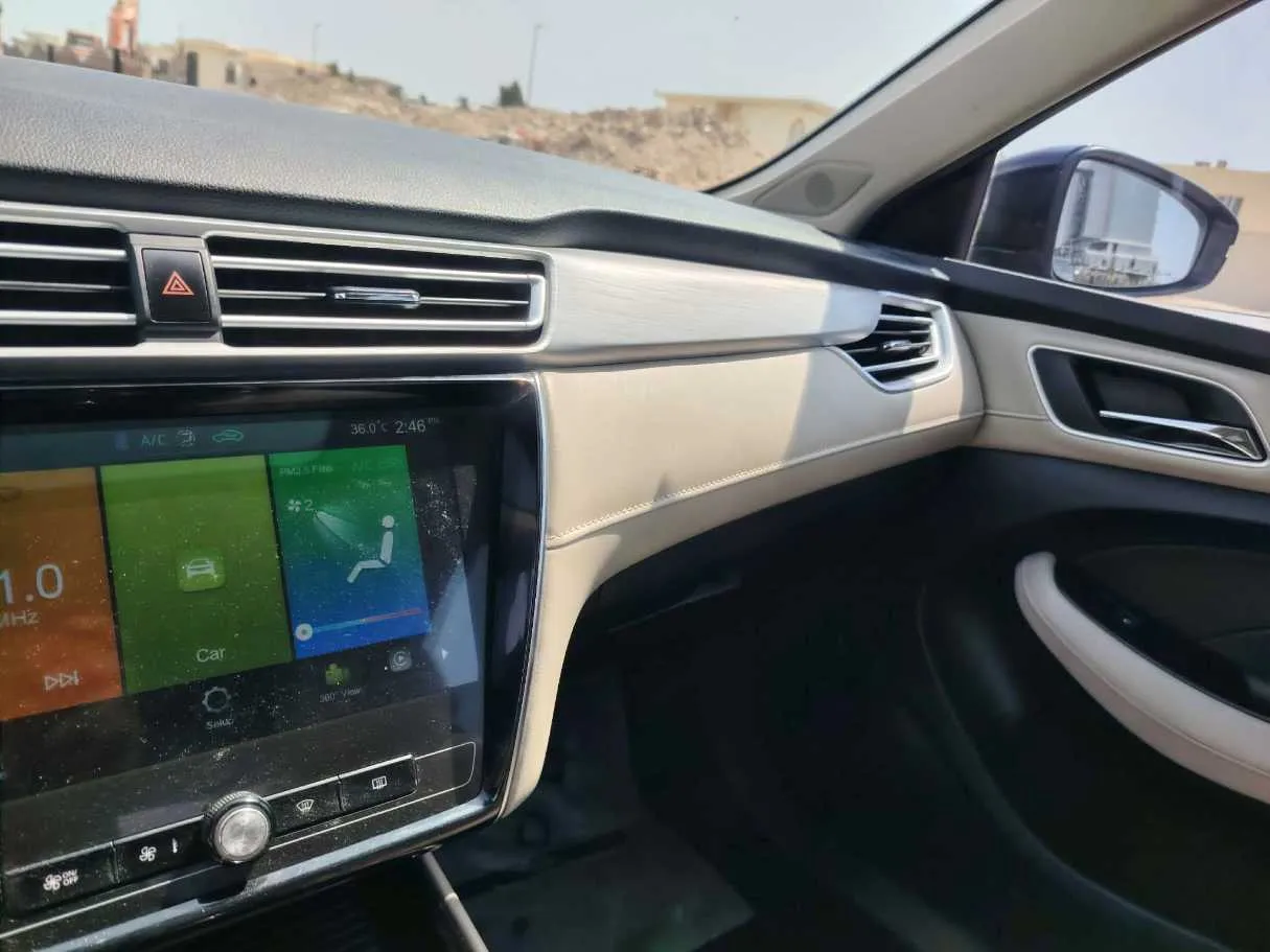 Car image 28