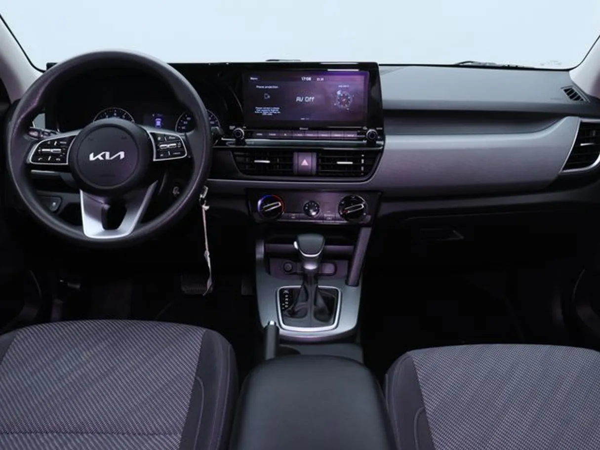 Car image 14