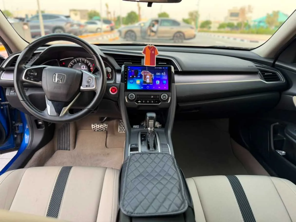 Car image 11