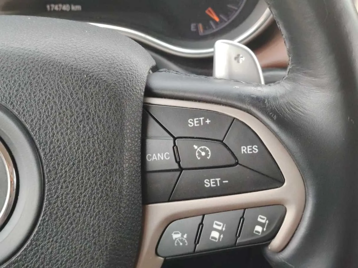Car image 35