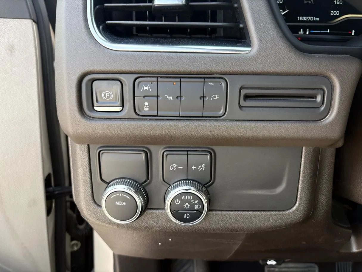 Car image 26