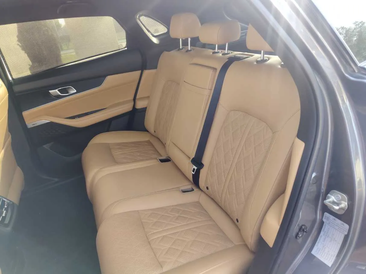 Car image 16