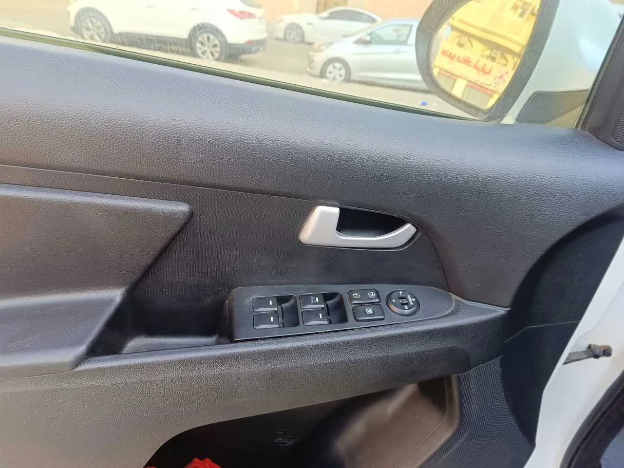 Car image 29