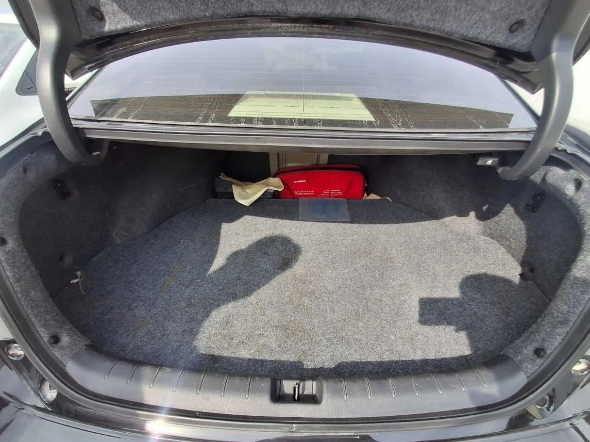 Car image 19