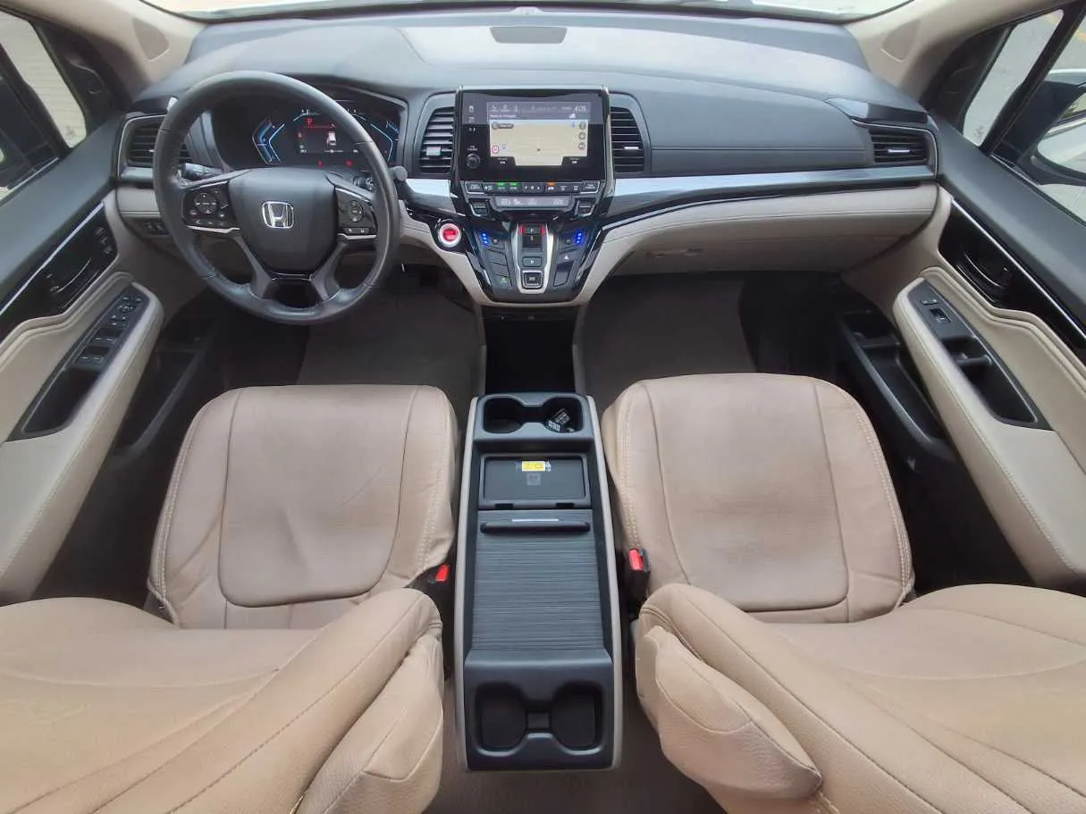 Car image 18