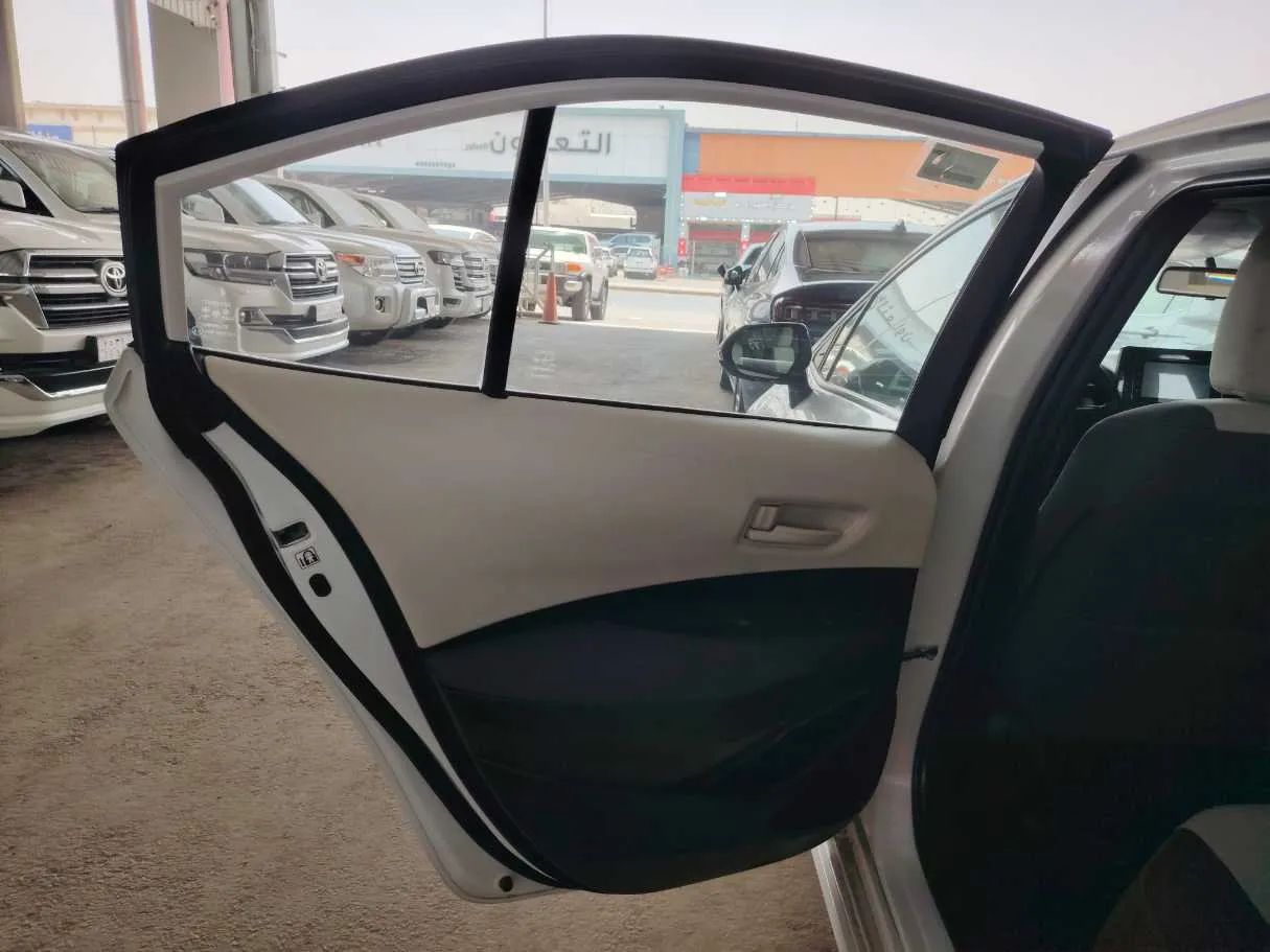 Car image 16