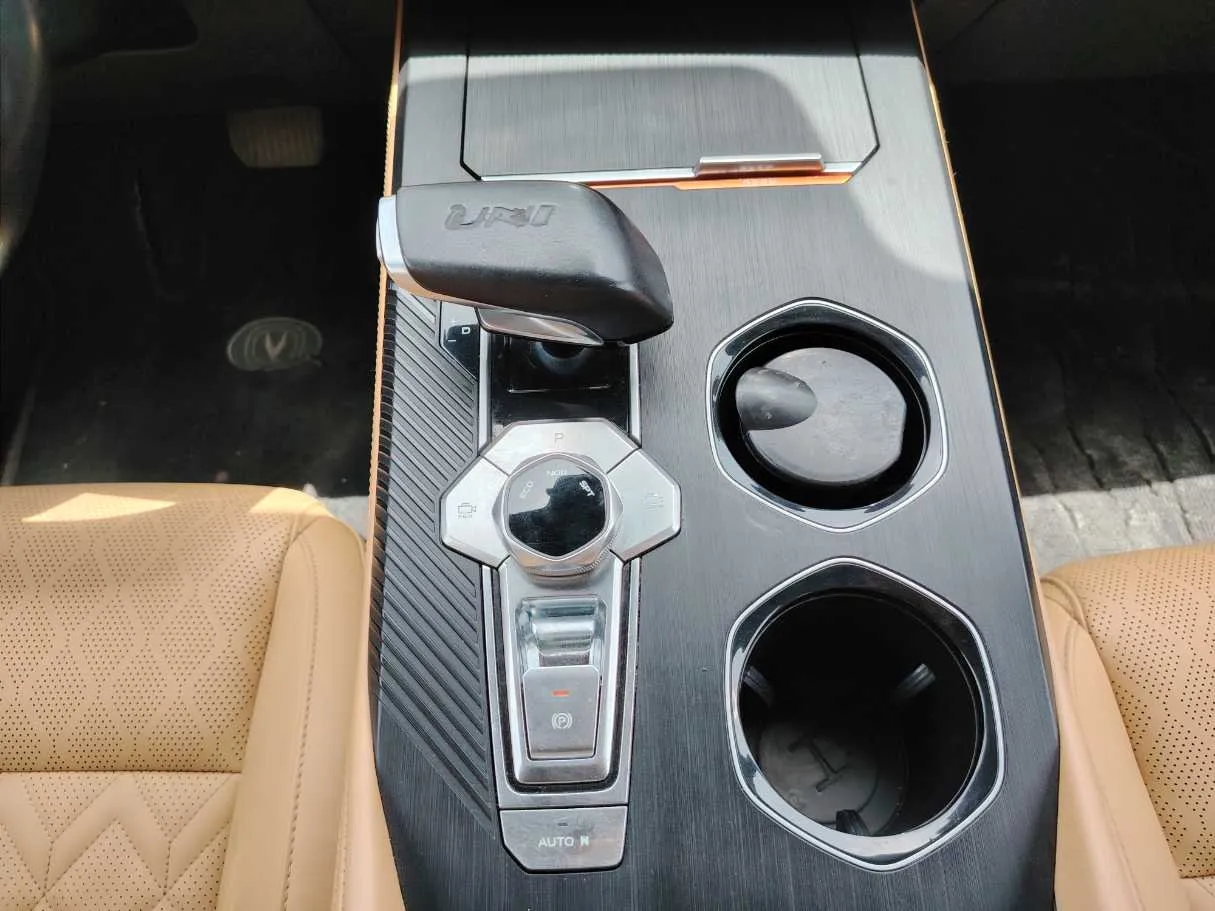 Car image 25