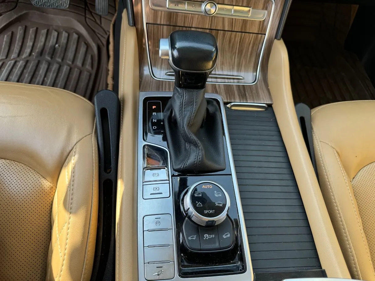 Car image 17