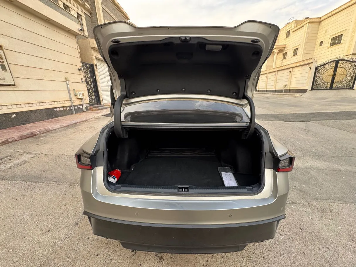 Car image 21