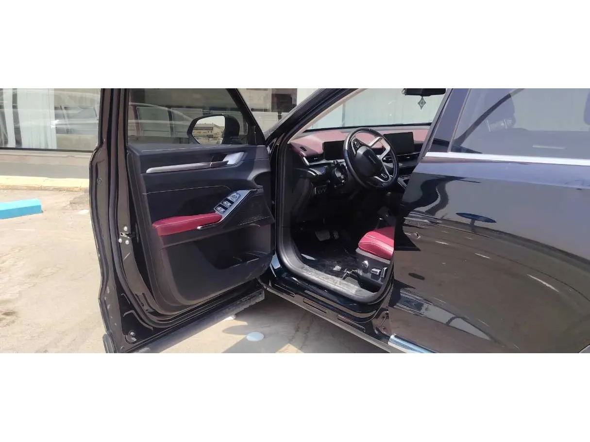 Car image 11