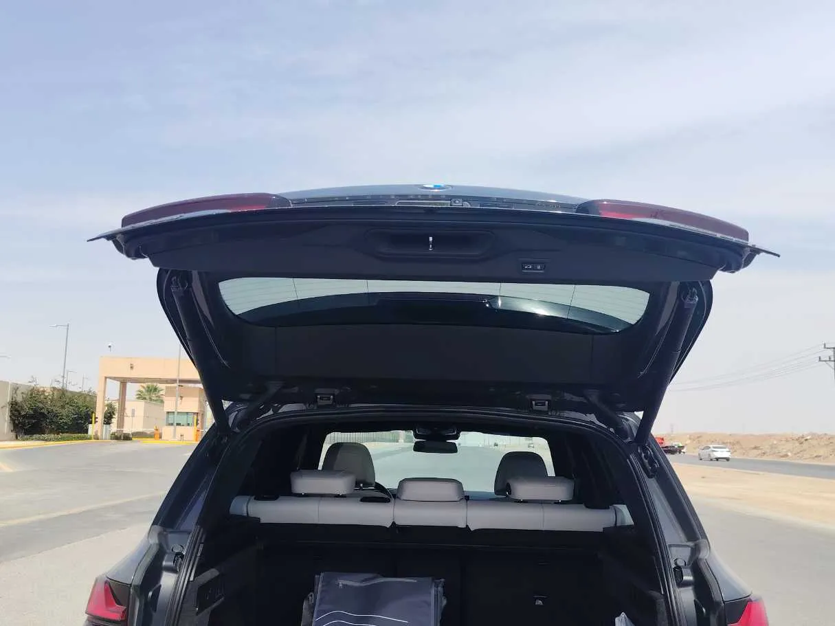 Car image 25