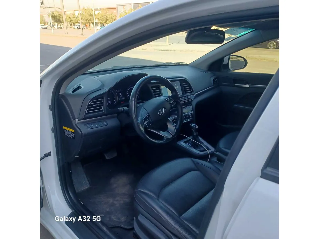 Car image 11