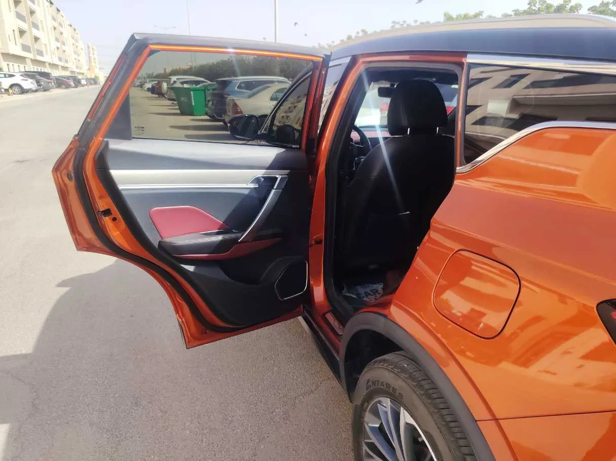 Car image 14