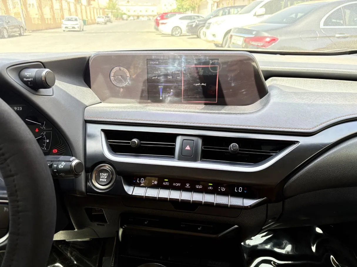 Car image 19
