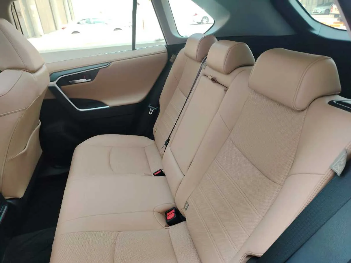 Car image 17