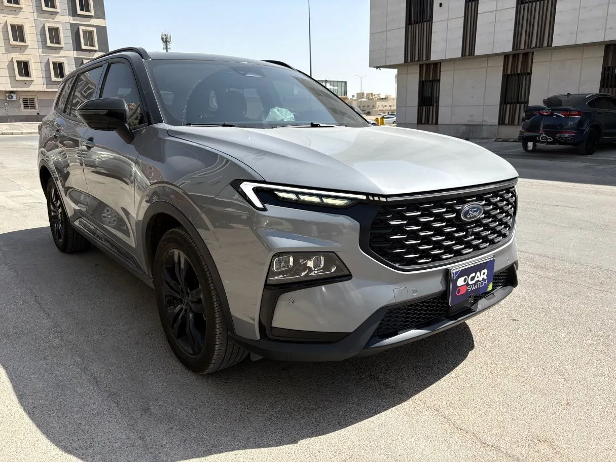 Car image 3