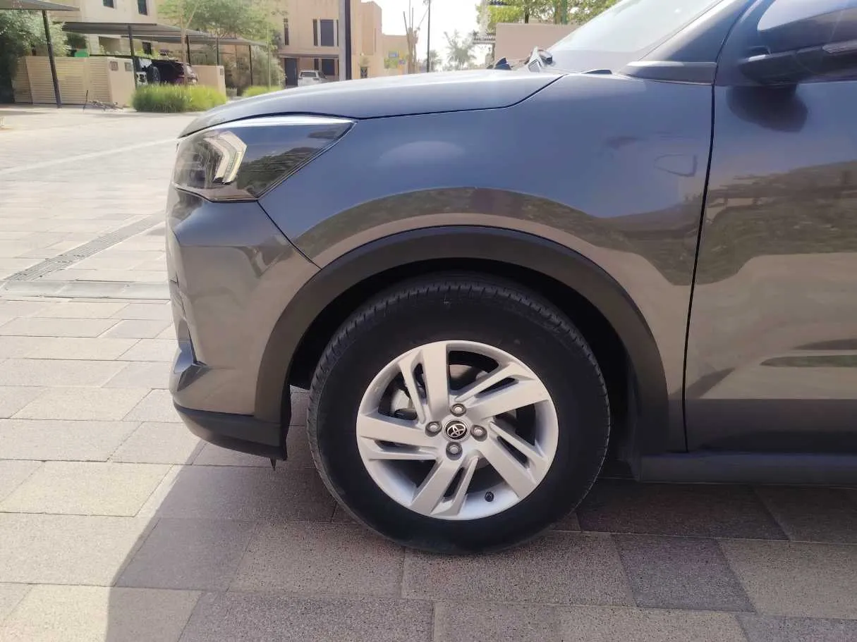 Car image 9