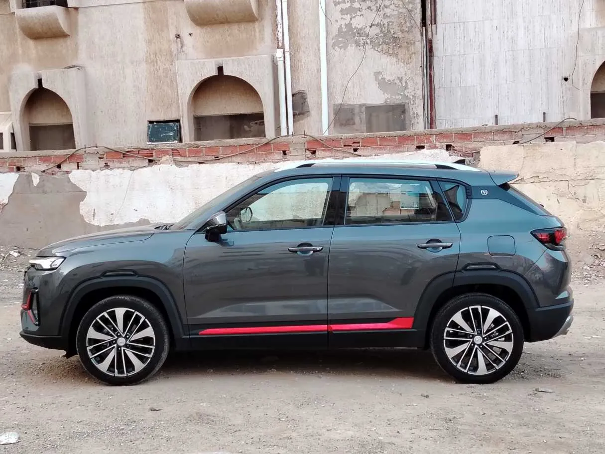 Car image 8
