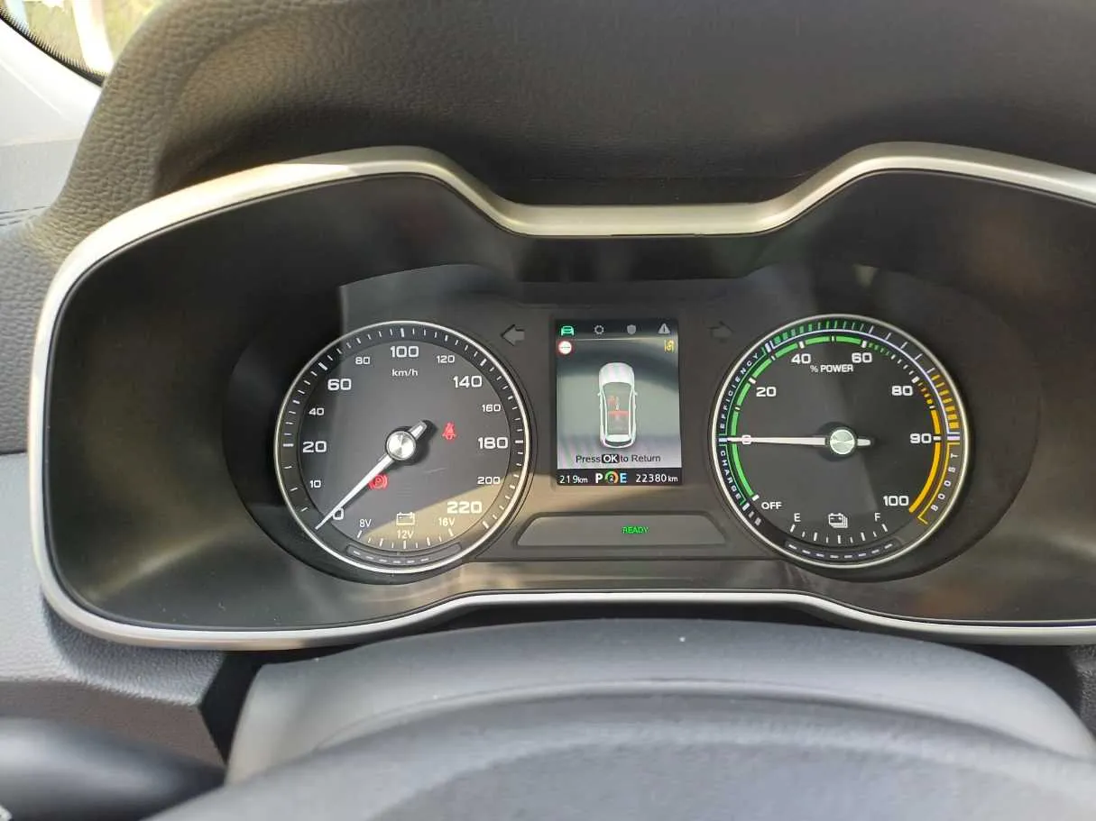 Car image 19