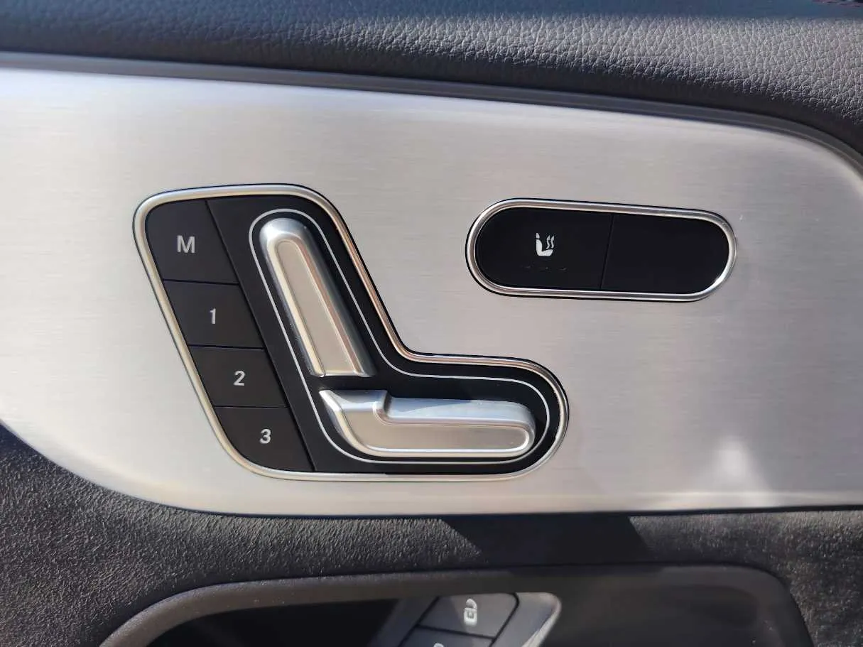 Car image 29