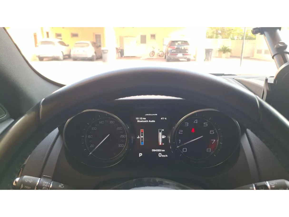 Car image 17
