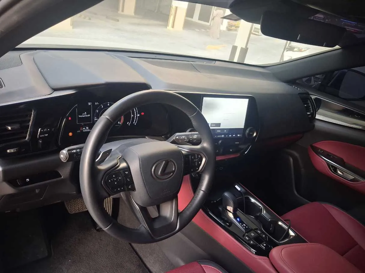 Car image 10