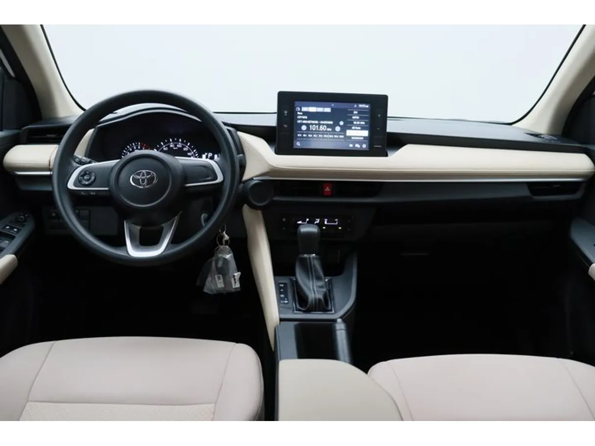 Car image 14