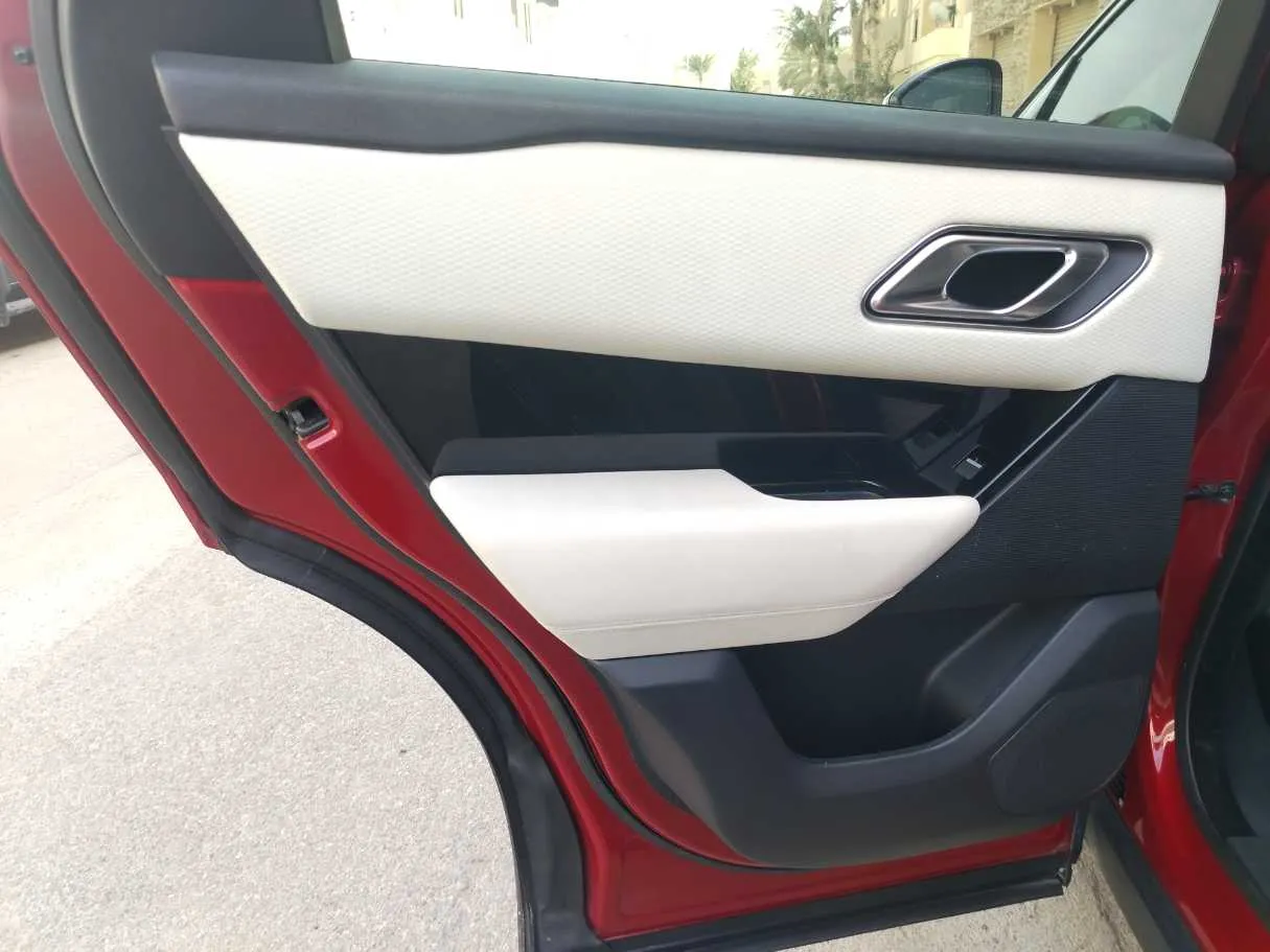 Car image 17